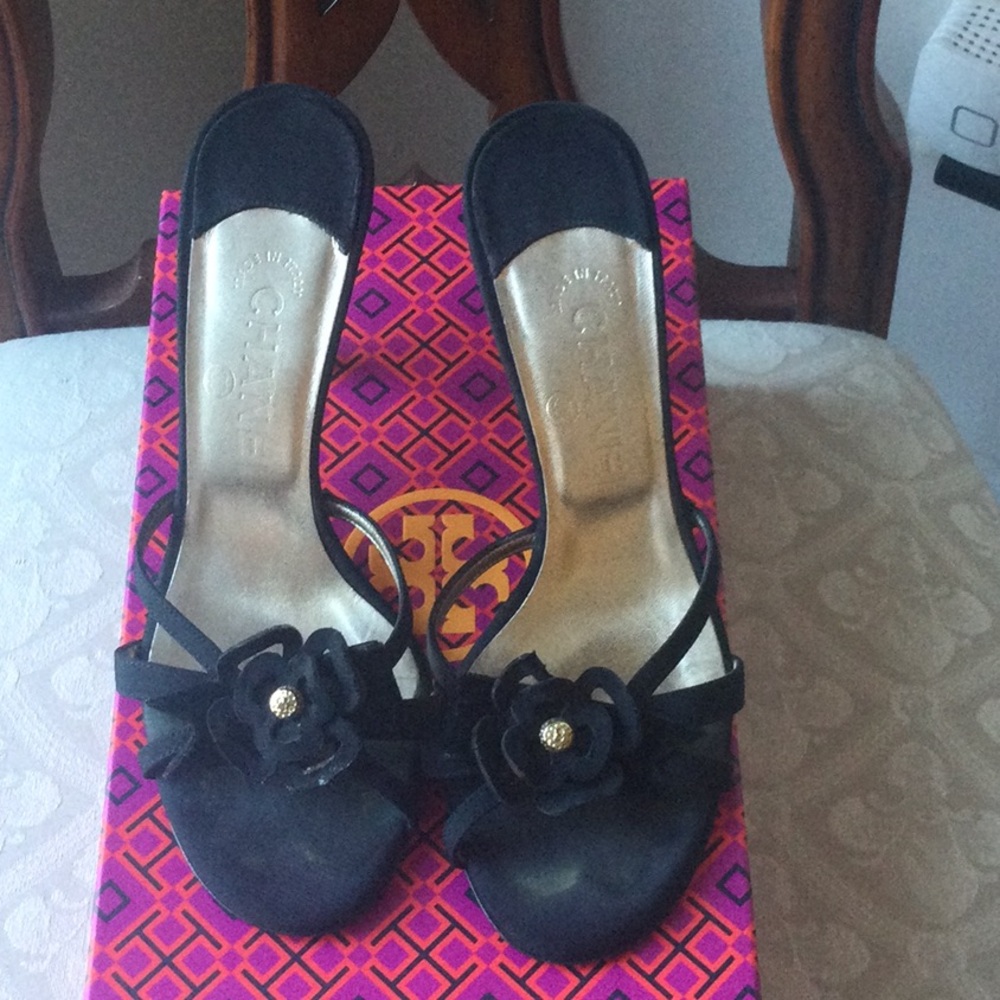 Chanel side 37.5 black heels
